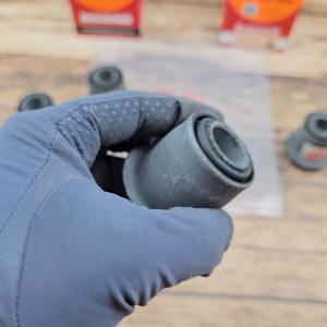 BUSHING UPPER ARM SAYAP ATAS ISUZU PHANTER 1SET 4PCS 555