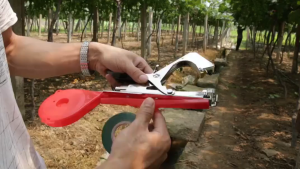 【DIY Myself】เครื่องผูกยอด รัดกิ่ง เครื่องผูกยอด รัดกิ่ง Tape Tool เครื่องมัดกิ่งแบบลวดเย็บ เทปรัดกิ่ง พันกิ่ง สำหรับพืชตะกูลไม้เลื้อย ใช้ง่ายๆ
