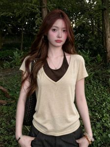 Loowmane | Apricot Two-Tone Mock Neck Short Sleeve T-Shirt Delicate Design