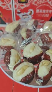 Táo đỏ tân cương kẹp sữa lạc đà nhân hạt điều