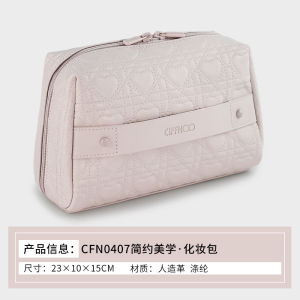 Portable Large Capacity Womens Makeup Bag 2025 New Fashion Handheld Luxury Storage Bag with Zipper Layered Structure Heart Pattern