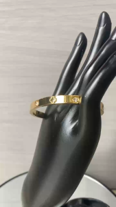 VÒNG TAY NỮ BẰNG THÉP TITAN KHÔNG RỈ CÓ ĐÍNH ĐÁ DÀNH CHO NỮ PHONG CÁCH THỜI TRANG ĐƠN GIẢN  THANH LỊCH