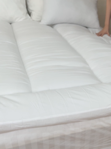 SWENY ท๊อปเปอร์Comfort (แถมหมอนหนุน) มีขนาด 3.556 ฟุตTopper บรรจุใยขนห่านเทียม 500gsm รัดมุม ลด50% สีขาว