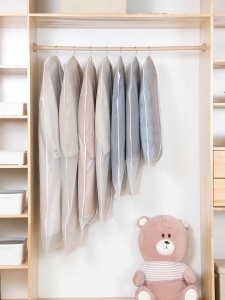 ถุงคลุมเสื้อผ้ากันฝุ่น ถุงคลุมเสื้อ ถุงคลุมเสื้อผ้า ป้องกันฝุ่น ถุงคลุมชุด ถุงคลุมเสื้อผ้า ถุงคลุมเสื้อ ถุงใส่สูท ถุงใส่สูท  เสื้อผ้าขนาดใหญ่