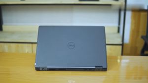 Laptop Dell Latitude 5580 E5580 Core i7 màn hình 15.6inch FullHD Ram 8gb ổ cứng SSD 256gb cạc VGA rời máy tính văn phòng lưới 99% zin