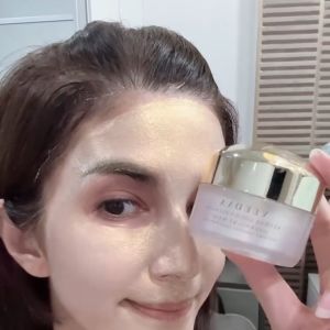 Veedaa มาสก์ทองคำ วีด้า 15 g. + Duo คริสตัล ไวท์ เซต เซรั่ม หน้าชุ่มชื้น เพิ่มความกระจ่างใส มีออร่า