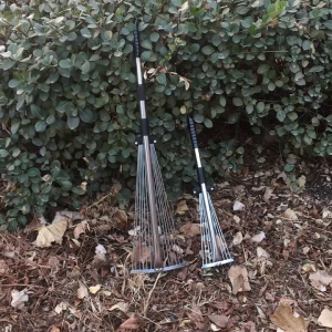 Penggaruk Logam Teleskopik / Penggaruk Daun Taman / Alat Pembersih Pertanian Rumput