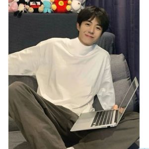 เสื้อยืดคอกลมแขนยาวบุขนแกะหนาสำหรับผู้ชาย เสื้อชั้นในฤดูหนาว ทรงหลวม ปกติ สีสันสดใส ปกติ เสื้อผ้าทำงาน