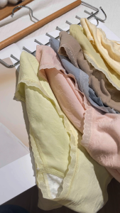 กางเกงชั้นในผู้หญิงทรงเอวสูงแพ็ค 6 ตัว สไตล์โมเดิร์น ผ้า 2 ชั้นเรียบง่าย ไม่มีขอบรุ่ย สวมใส่สบาย เหมาะสำหรับสาวๆ ที่รักสุขภาพ