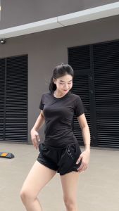 Bộ tập thể thao nư _gym_yoga giẫn cơearobich chất thun lạnh co dãn 4 chiều cạp cao hai lớp hai túi khoá áo phối lưới mát mịn