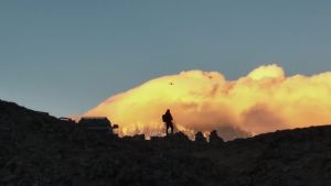 PGYTECH กระเป๋าใส่กล้อง SLR ระดับมืออาชีพที่มีความจุขนาดใหญ่หลายช่อง ทนทานต่อการสึกหรอและลดภาระ เหมาะสำหรับกล้อง Sony/Canon/Fuji แท็บเล็ต ตัวกันสั่น กระเป๋าสะพายไหล่สำหรับเดินทางและเดินป่ากลางแจ้ง