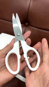 Kéo nhà bếp có nắp an toàn cho bé Nhật Bản