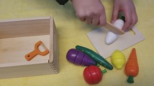 [HAPPY BABY&KID] Childs Playtime with Magnetic Wooden Food Cutting Kitchen Toy - Fruit and Vegetable Chopping Set for Kids Pretend Play. Perfect for Imaginative and Educational Fun