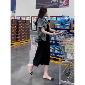 ชุดเดรสสั้นสไตล์เกาหลีฤดูร้อนปี 2023 พร้อมแจ็คเก็ตยีนส์ ชุดสองชิ้น สไตล์ Little Black Dress เอวสูง แขนสั้น กระโปรงทรงเอ