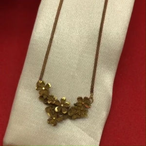 สร้อยคองานดิบทองเหลืองลายกระดูกงูกลมคั่นจี้ดอกไม้ ความยาว 16 นิ้ว งานดิบไม่ได้ชุบ ทองเหลืองโบราณ ดีไซส์สวย เรียบหรู พร้อมส่ง