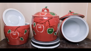 HŨ GẠO CAO CẤP GỐM TÀU 15L 10L HOẠ TIẾT TÁO ĐỎ XANH 3D TRÊN NỀN MEN ĐỎ - VƯỢNG TÀI LỘC CHO GIA CHỦ.