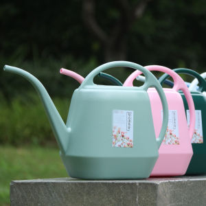 Yuan Yiyang Que | Long Spout Garden Watering Can For Flower And Vegetable Care
