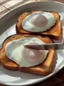 iLMH Microwave Egg Cooker BPA Free Non Stick Dual Cavity Egg Poacher Quick Oil Free Breakfast Maker for Home Kitchen Dorm