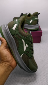 Sepatu Lari Pria Anti Slip Sol Empuk Cocok Untuk Semua Medan