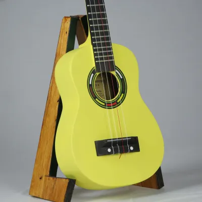 ukulele kencrung senar bagus bonus pick satu
