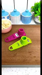 1PC กระเทียม Crusher Multi Functional Manual ขิงกระเทียมบดเครื่องขูดเครื่องตัดกระเทียม Peeler อุปกรณ์ครัวเครื่องขันมือ เพิ่มความงามมากขึ้น ราตัลสินค้า