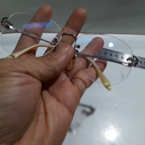 Gọng mắt kính Italy Valentino Ruby nữ không vành ngang kính 142mm second hand