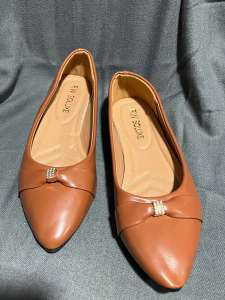 RW SoLuxe Flat shoes size 10
