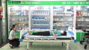 Giường bệnh 3 tay quay Lucass GB-T43 có bô vệ sinh nâng đầu nâng chân tiện dụng - Hàng nhập tiêu chuẩn Mỹ [Xe lăn Thanh Tuấn]