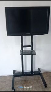 Bracket TV Standing 17-75 Inch Ada Roda: Pilihan Terbaik Untuk Ruangan Besar