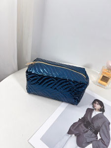 Export Fancy Accessible Luxury Glossy Quilted Quilted Cosmetic Bag Hand-Held Portable Travel Cosmetics Bag Small Size Wash Bag
