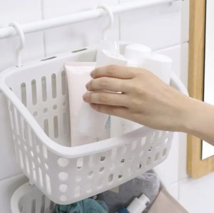 🔥จัดส่งรวดเร็ว🔥1ชิ้นตะกร้าแขวนฝักบัวติดผนังพลาสติกพร้อมตะขอจัดแต่งหน้าสำหรับห้องน้ำที่ใส่เก็บของในห้องน้ำถังคว่ำที่จับในห้องครัว