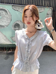 เสื้อเชิ้ตคอวีหลวมๆ สำหรับผู้หญิง ดีไซน์เก๋ไก๋ แขนพอง คอวี กระดุมหลายตัว แขนสั้น ทรงปกติ ผ้าฝ้าย สีพื้น ฤดูร้อน 2025