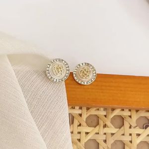 "Camellia Garden" French elegant gentle and high-end shell hollow flower elegant compact earrings