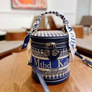 Luxury Leather Bucket Bag Womens Crossbody Bag Trendy Small Luxury Handbag Soft Handle Embroidered Detail Hard Shell Water Bucket Bag