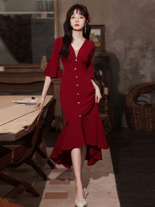 Elegant V-Neck Wedding Dress Slim Fit Fish Tail Gown Fashionable mid Waist Pearl Embellished Short Sleeve Midi Length Dress