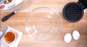 RED Mini Waffle002- Waffle Maker Mini Electric Pancake Maker Non Stick Kitchen Cooking