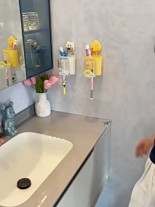 Suction cup toothbrush rack punch-free wall-mounted bathroom toothbrush rack for mouthwash cups