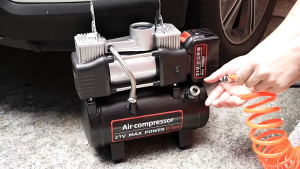 เครื่องอัดอากาศขนาด 3L ใช้ได้กับรถยนต์ รถจักรยานยนต์ และเครื่องมือลม ใช้พลังงานจากแบตเตอรี่หรือที่จุดบุหรี่ในรถยนต์ เครื่องอัดอากาศแบบพกพา 65L/min