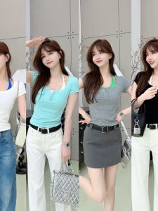 เสื้อยืดแขนสั้นคอวี Justcc ทรงเข้ารูป สไตล์อเมริกัน เสื้อผ้าทำงานผู้หญิง ผ้าฝ้าย 100% ฤดูร้อน 2024 แฟชั่นลำลอง