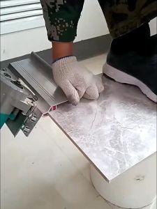 โผล่ เครื่องตัดกระเบื้องมืออาชีพเครื่องตัดมุมกระเบื้องสําหรับผลที่แม่นยํา