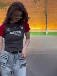 Summer 2023 Womens Slim Fit Short Sleeve T-Shirt Sweet And Spicy Design Short Length Proper Shoulder Color Block Top