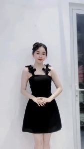 Đầm dự tiệc dáng ngắn 2s đính hoa Clover Dress