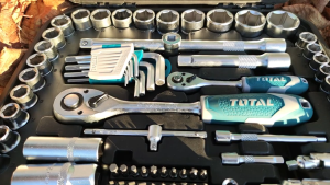 【TOTAL】100pcs Auto Repair Tool Set | Includes Spark Plug Socket + Universal Joint | Dual Ratchet Wrench | Professional Mechanical Maintenance Tool Box