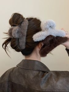 Retro Large Plush Hair Claw Womens High-End Sensation 2025 New Shark Clamp Hair Quantity Multi Clamp Back of Head
