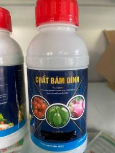 Chất Bám Dính chai 500ml. Dùng cho cây trồng chống rữa trôi. Thấm Sâu lưu dẫn lâu hơn. Sản phẩm chính hãng Uy tín Chất Lượng.