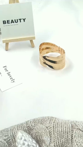 MI-K198 Gelang Wanita Cuff Versi Lebar Gaya Retro / Gelang Peplum Lipatan Motif Tidak Beraturan