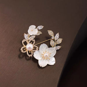 Women Girls Flower Wreath Pearl Crystal Brooches Vintage Fashion Shell Elegant Badges Jewelry Lady Wedding Banquet Pins Brooch