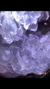 Natural Amethyst Geode with Raw Skin 原皮紫晶洞 ｜净透彩光晶体 ｜ 绿幽灵软糖共生矿 Clear Rainbow Crystals ｜ Green Phantom “Candy” Inclusion 💜