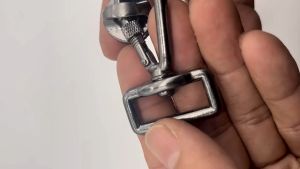 Hook Keamanan Tali Bahu Kamera SLR & Cara Menggunakannya