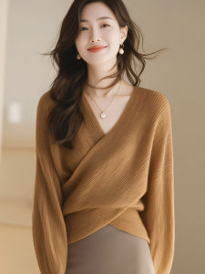 Retro Chic Camel V-Neck Waist-Cinched Knitwear Womens Fashion Autumn 2024 High-End Design Unique Top Korean Style Straight Cut
